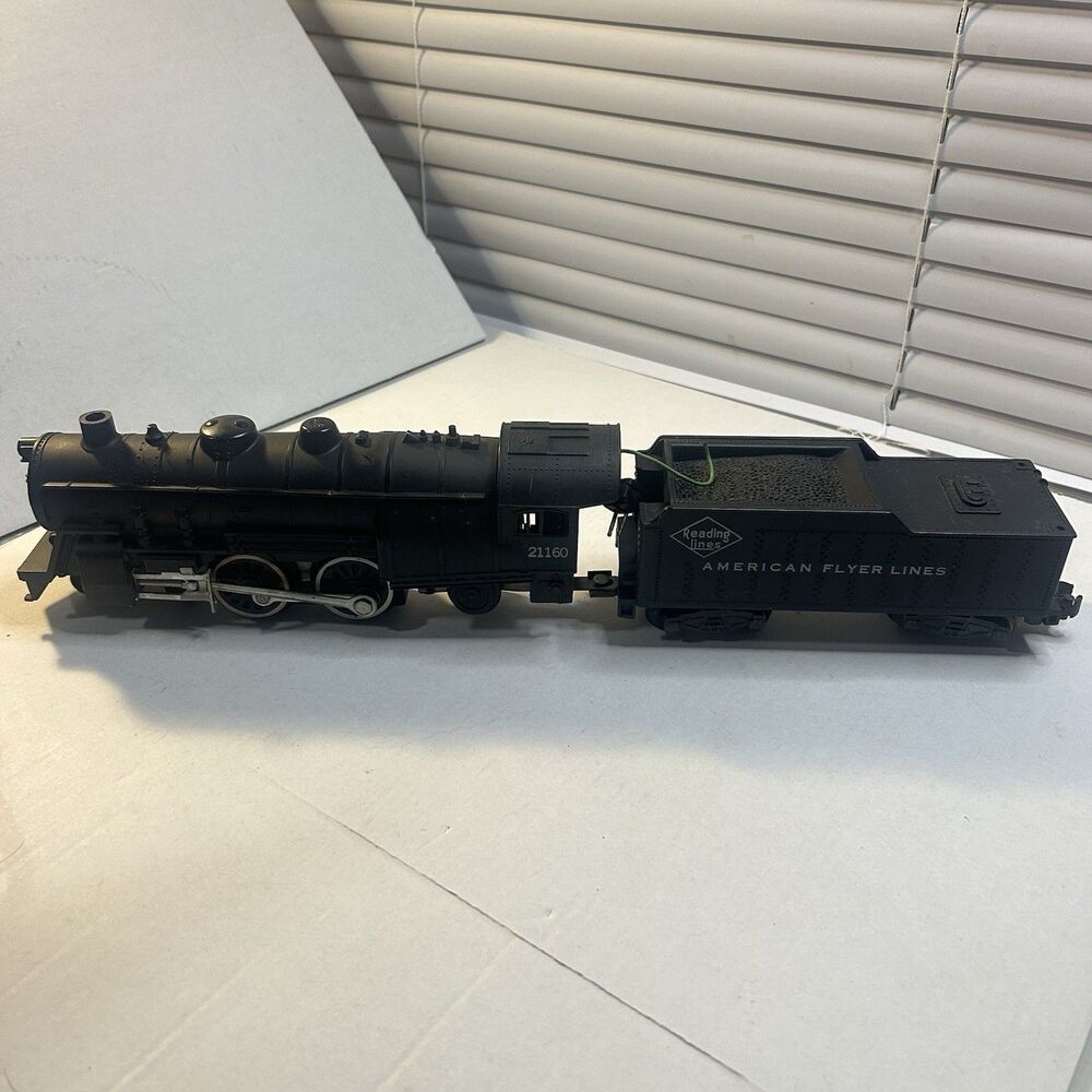 American Flyer S Gauge #21160 Reading Lines 4-4-2 Locomotive and Tender